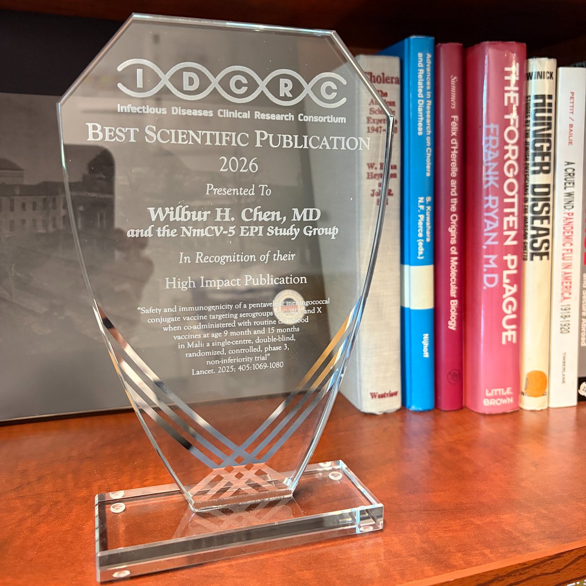 Wilburchenmd's tweet photo. Last week the NmCV-5 EPI Study Team received the 2026 Best Publication Award from the NIAID-supported IDCRC for our publication in The Lancet last year. I want to highlight how this award confirms the excellence of my colleagues @CVDMali @ProfessorSow.
https://t.co/co7U7vCyyH https://t.co/5XHA2MkhMe