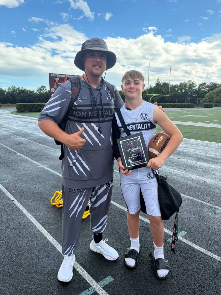 P8Novak's tweet photo. Some photos/videos from the camp! That’s @lavarrbates with the great catch on the deep post and @GBABYsound with that awesome release/route on the deep out! https://t.co/eWGFHXpWCf