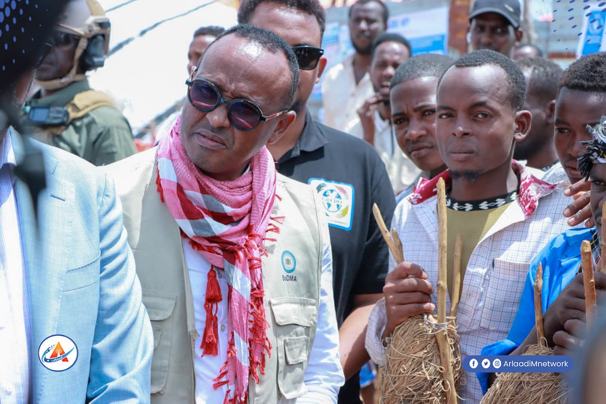 SasmoSom's tweet photo. In #Somalia, the #Eylo are a marginalized hunter-gatherer communities who barely access humanitarian aid due to their location in #H2R areas. Today,  some had a chance to be seen by a gov't &amp; UN mission in #BurHakaba. @SasmoSom works to ensure humanitarian inclusion.
@GConway_UN https://t.co/cHF7Jb0KmI