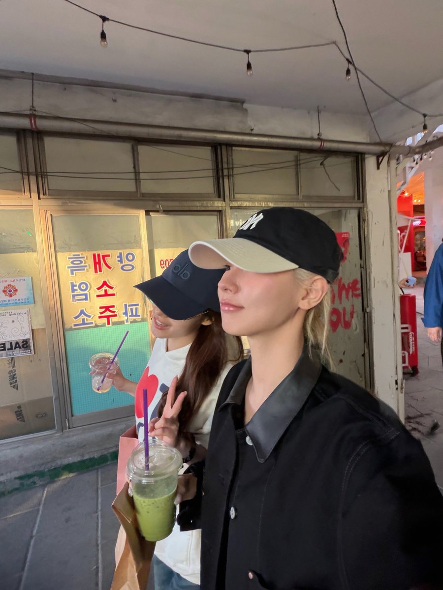 godmitzu's tweet photo. SANA AND MIYEON DATE https://t.co/0b3zEafu2m