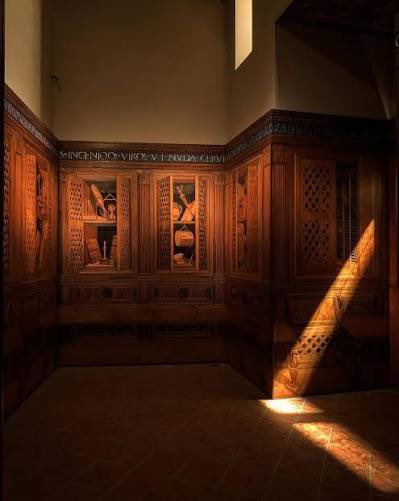 __festinalente's tweet photo. Hocam, (@jeandpardaillan) sizin ünlü usturlap İtalyan Federico da Urbino’nun “studiolo”sundan çıktı. 🫪

Promptun atası, “hafıza tiyatroları” da çıktı. Keşke bunları sizden bir de Avrupa tarafıyla dinlesek! https://t.co/FJIPrbp7Z1