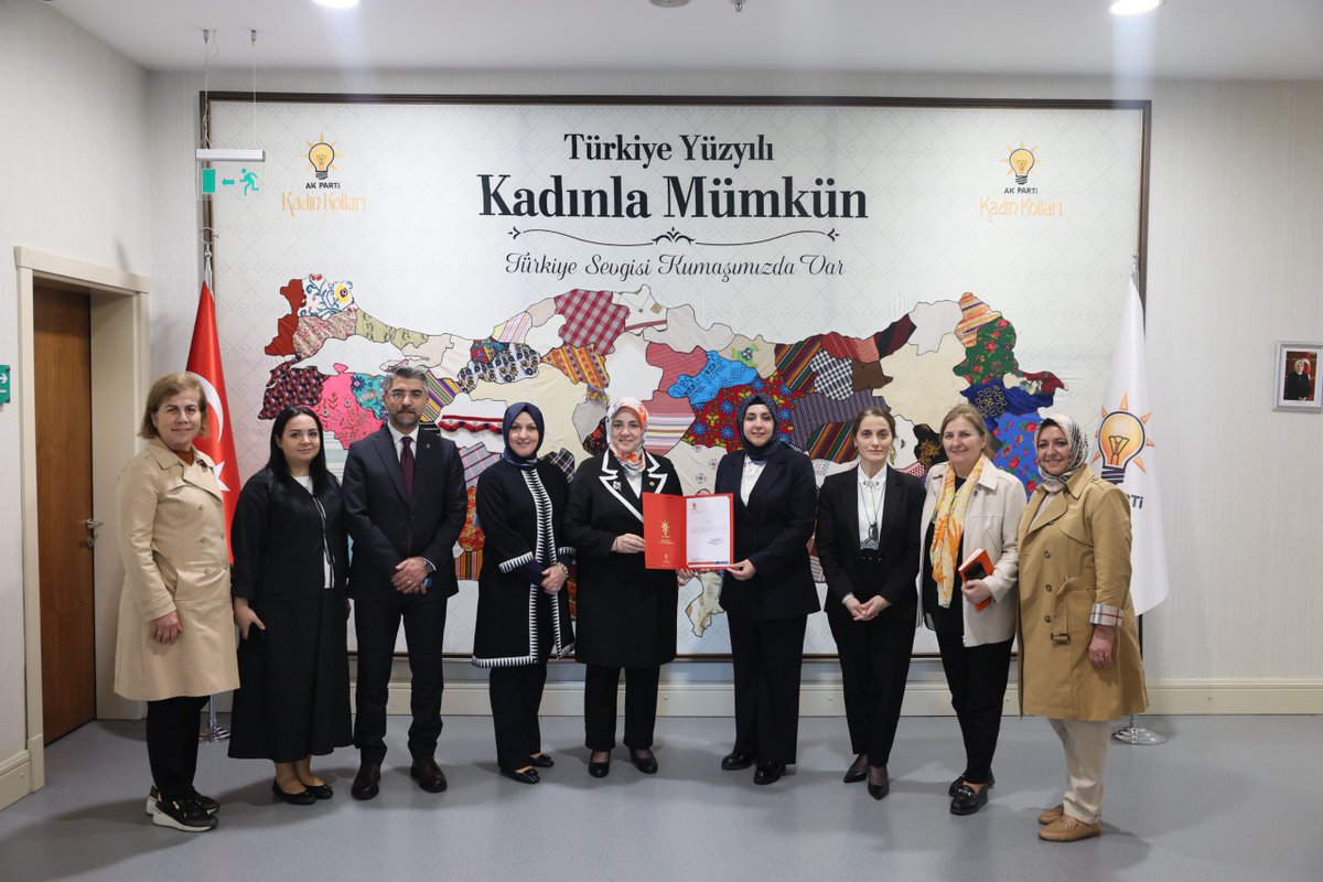avibrahimK's tweet photo. Genel Merkez Kadın Kolları Başkanlığımızın değerlendirme ve istişareleri ile AK Parti Genel Merkez Kadın Kolları Başkanımız Sn. Tuba Işık Ercan’ın tensipleriyle AK Parti Erzurum Kadın Kolları İl Başkanlığımıza Sn. Esra Kaplanoğlu atanmıştır.

Başkanımıza bu ulvi görevinde muvaffakiyetler dilerim.

Bugüne kadar vermiş olduğu hizmetlerden ötürü bir önceki Kadın Kolları Başkanımız Sn. Beyza Saltuklu Özdemir’e ve partimize teveccüh gösterip aday olan kıymetli hanım kardeşlerime teşekkür ederim.