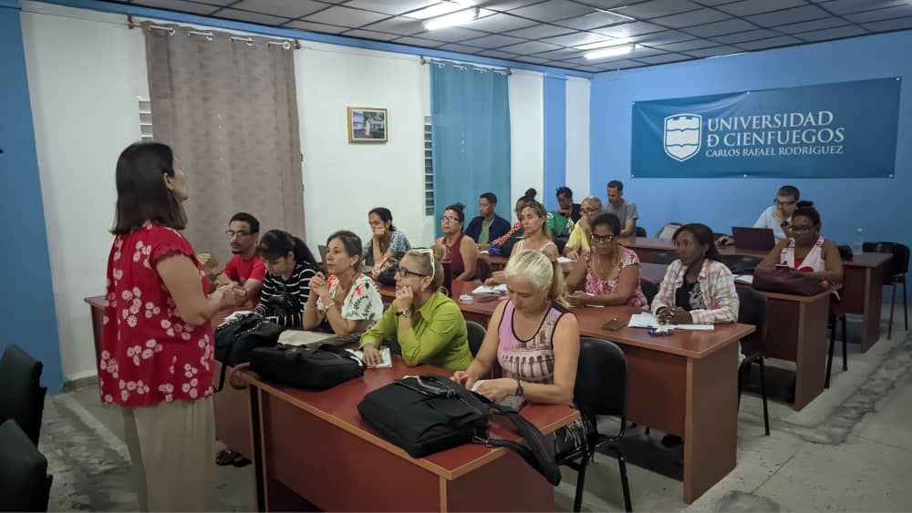 ucfgos's tweet photo. 📊💻 Se desarrolló un taller dirigido a vicedecanos docentes, subdirectores docentes de #CUM, jefes y coordinadores de carrera, centrado en el uso del sistema #SIGENU.

👩‍🏫 La actividad estuvo conducida por la Dr. C. Gladys Capote León Secretaria General de la @ucfgos. https://t.co/pfP3cRZFGN