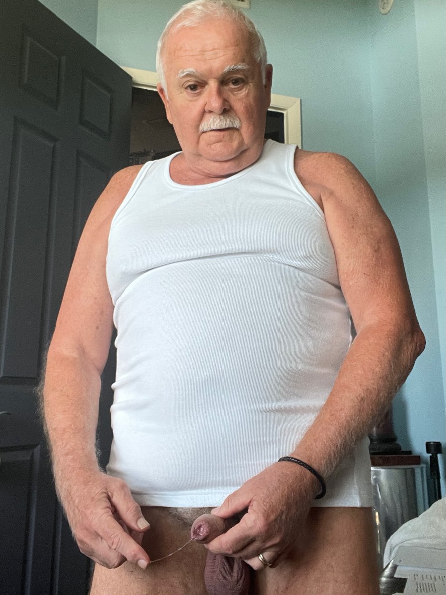 cummonkey4's tweet photo. Getting turned on by @Daddyandhisboy1 when he orders me to my knees and to open wide!  To see more pics and videos subscribe to my site:  https://t.co/vv6Lb397Pq https://t.co/xX61eMY8k8