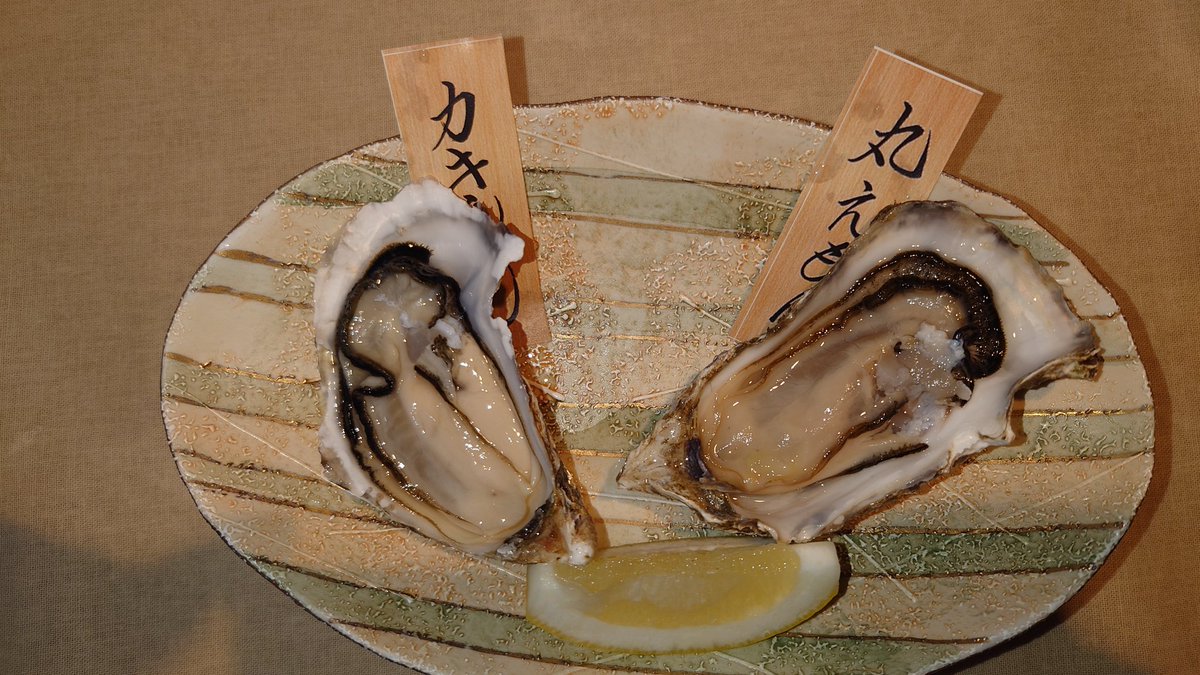 driver9021's tweet photo. @Northsmile2019 自宅で食べたらとにかくご飯が進むであろうものを選びました。

いくら丼（道の駅　うとろ・シリエトク）
ゆり根のかき揚げ丼（道の駅　真狩フラワーセンター）
2種食べ比べ（道の駅　厚岸グルメパーク）
ルバーブ酢鶏（道の駅　はなやか（葉菜野花）小清水） https://t.co/gHC9iHBMGY