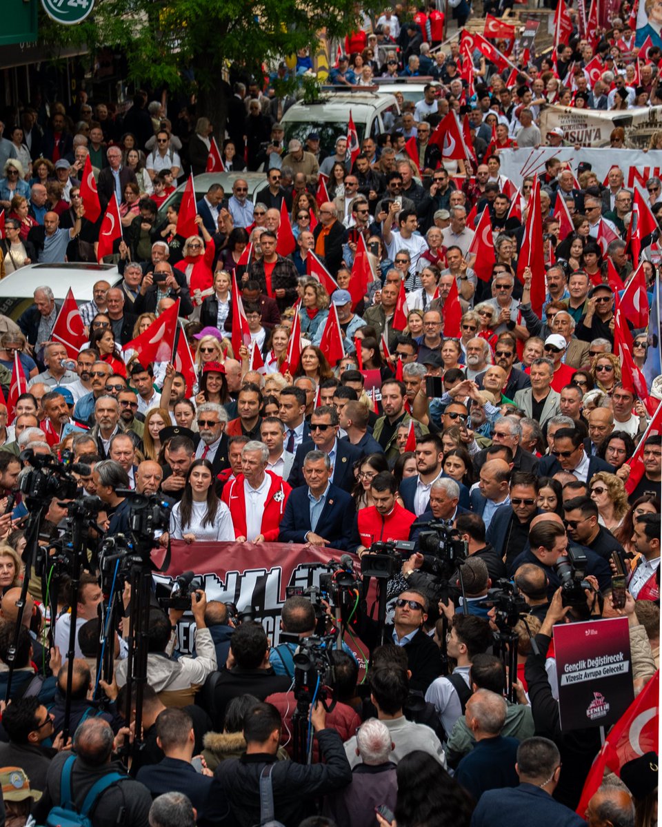 cm_aydin's tweet photo. Bizim vazifemiz yarınından vazgeçmeyenlerin, boyun eğmeyenlerin mücadelesini geleceğe taşımaktır. 

İlk adımın izinde, özgürlüğün peşinde yürümek boynumuzun borcudur. 

19 Mayıs Atatürk'ü Anma, Gençlik ve Spor Bayramımız Kutlu Olsun! 🇹🇷