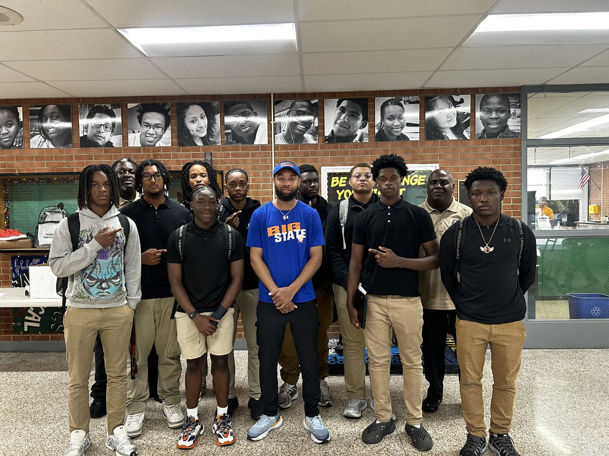 Panthers_FBall's tweet photo. Shout out to @CoachLeez for stopping through today https://t.co/euYAgKAXUv