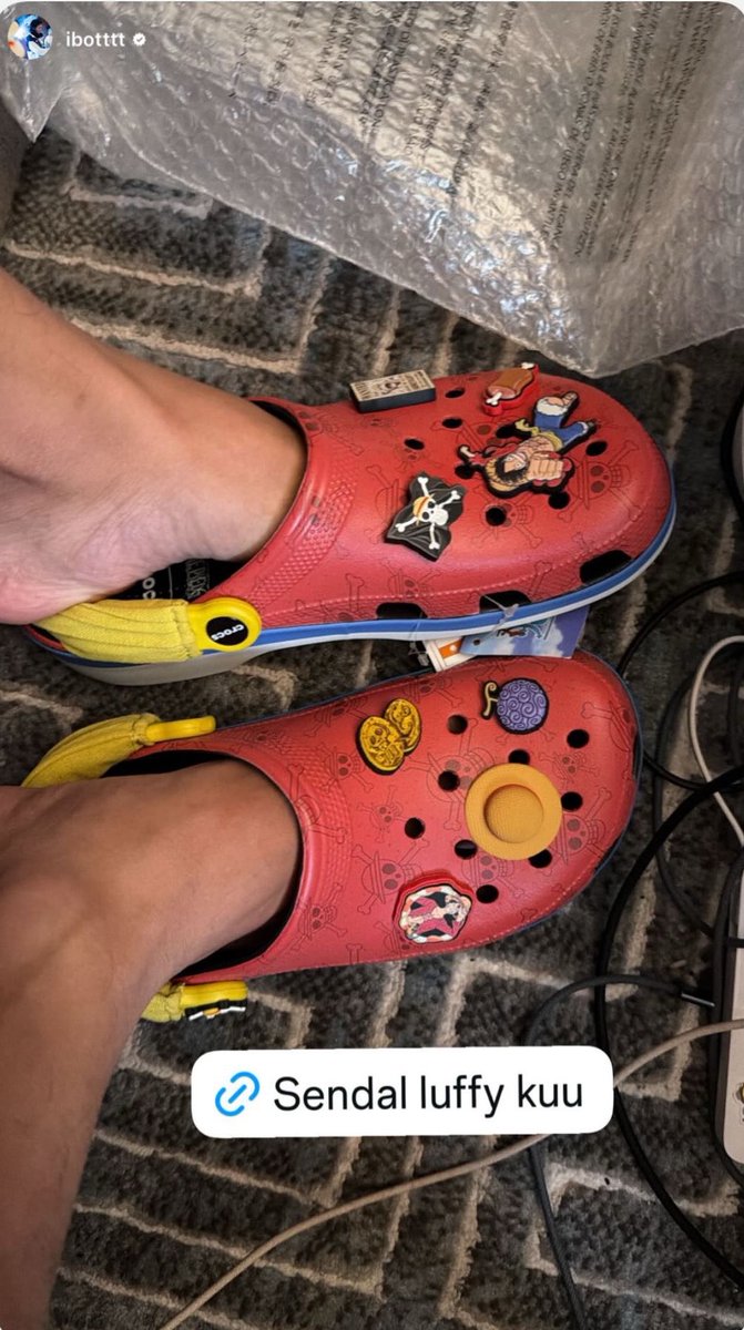 terechaneeds's tweet photo. duhh zetsu, member memories yang demen nonton aaaclan, marapthon, pengen gaksi samaan pake crocs X one piece luffy samaan kaya IBOTTT ??? https://t.co/EKm84ic1y2