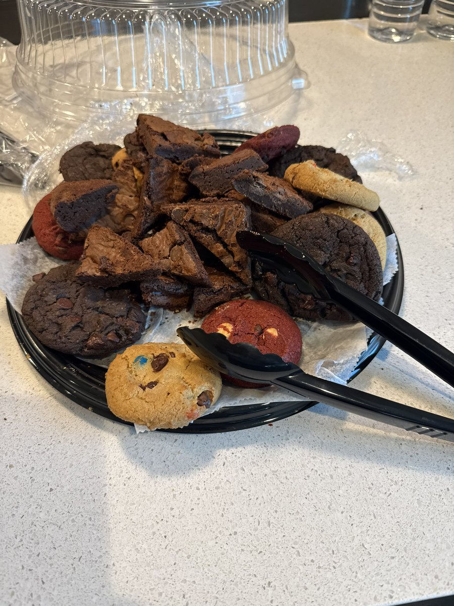 ROIdude's tweet photo. W/my heart situation, chocolate chip cookies are basically a controlled substance. But Microsoft Arlington lunch rolled out these glorious ones. I took a massive bite expecting pure bliss…&amp; got oatmeal raisin. Fate didn’t just troll me - it committed a hate crime against joy. https://t.co/cJ3JRgVDPF