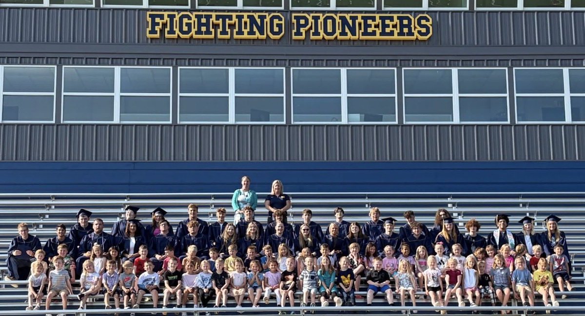 MrsvlPioneers's tweet photo. Yesterday’s senior grad walks at our elementary schools were filled with nostalgia, reflection, sadness, and joy! Check out Northwood and Newby! Thank you Class of 2026 for stopping by to visit and give our elementary students a glimpse of their future! https://t.co/YLmcx75Xa7