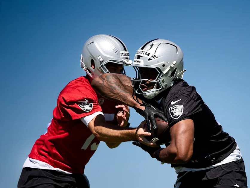 NFLMAVERICK's tweet photo. Mendoza &amp; Washington https://t.co/hH7bn73pI3