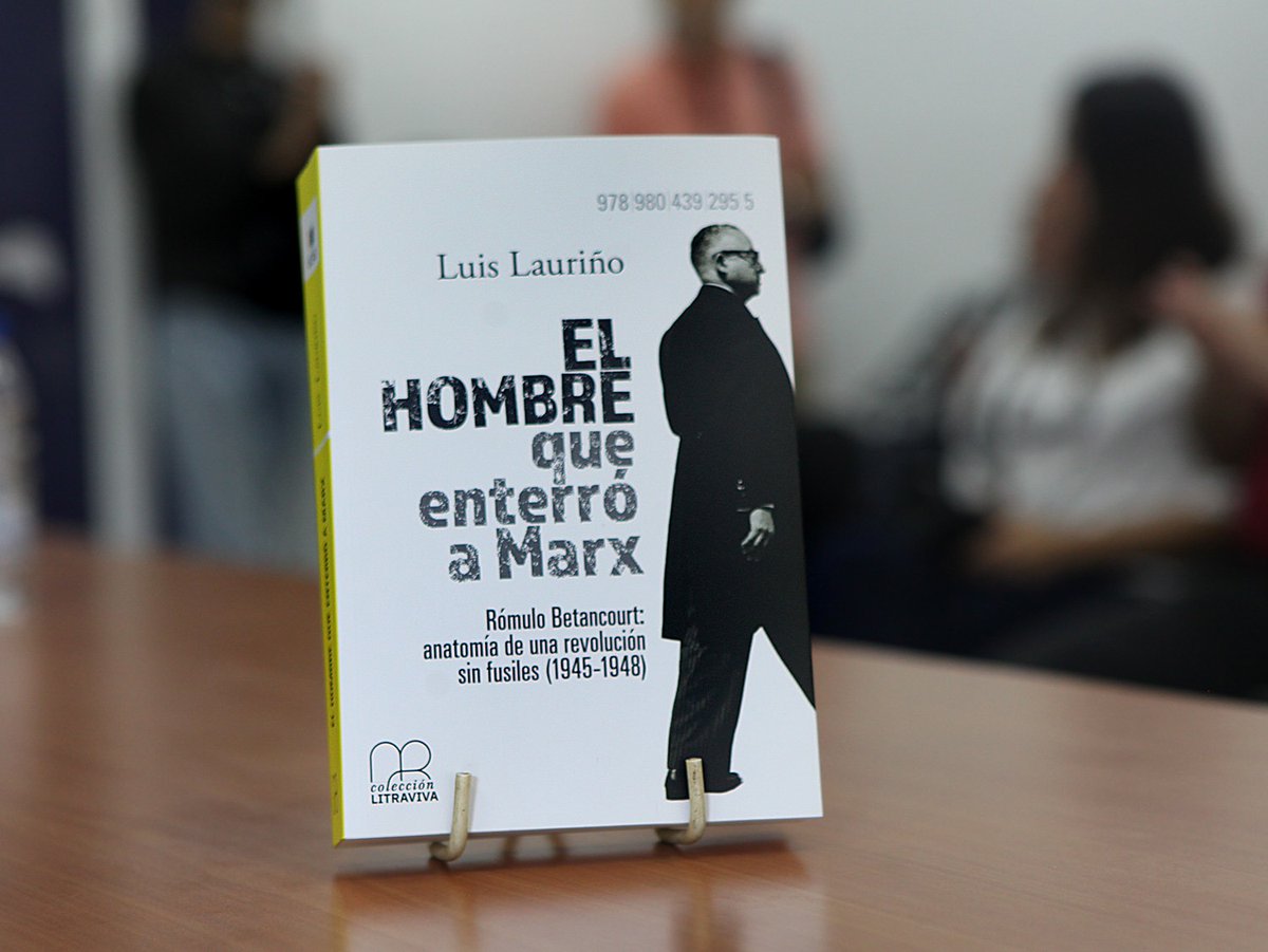 InvestigaUCAB's tweet photo. 📣 Nuevo libro del sello editorial de la UCAB, #abediciones, expone teoría del poder de Rómulo Betancourt bajo una lupa distinta. Escrito por Luis Lauriño, profesor e investigador de la UCAB, la publicación se centra en el Trienio (1945-1948). Conoce más:🔗https://t.co/bJWuXRCpgA https://t.co/PozFxpwQUm