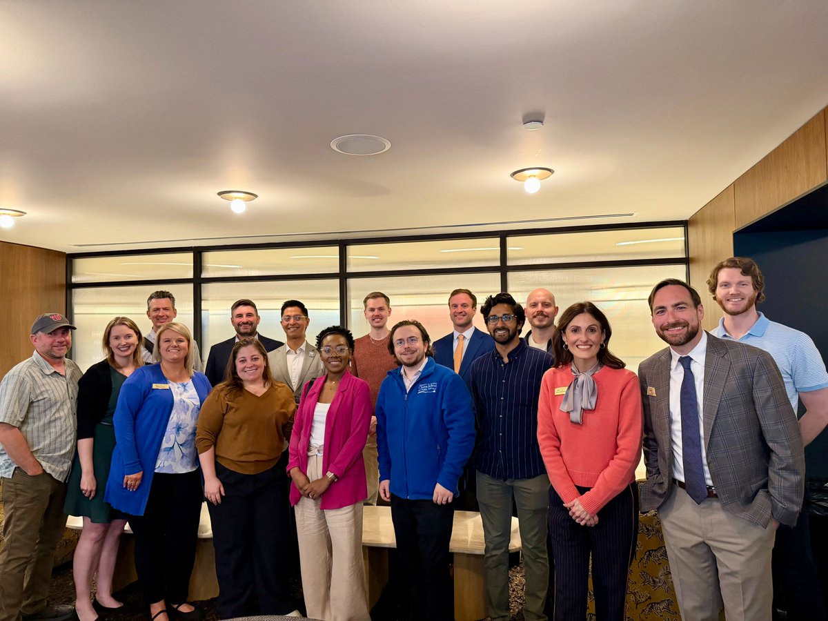 ClintonSchool's tweet photo. Great evening in Washington, D.C.! The Clinton School hosted an alumni gathering last week at the Arlo Hotel, bringing together MPS (Classes 1-16) and CSO (Classes 1-6) graduates. Thank you for your continued commitment to public service! 🏛️🤝 
#ClintonSchool #PublicService https://t.co/TICB4nTuJw