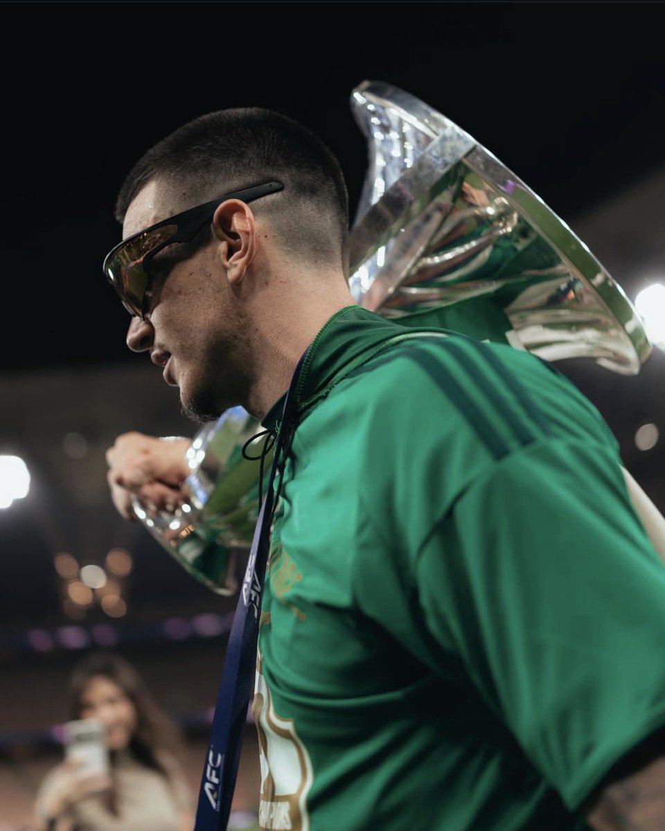y_s506's tweet photo. @ALAHLI_FC اوف طلعت تشمل النخبة والله تاريخيييي💚💚💚🥶🥶🥶 https://t.co/8xBoTXKEqK