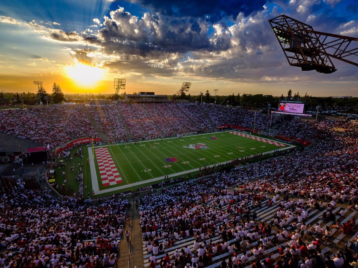 FCRecruits's tweet photo. ALL CLASSES!!!!
Follow @FresnoStateFB Coaching Staff 

Matt Entz — Head Coach — @Coach_Entz
Nick Benedetto — Defensive Coordinator / Associate Head Coach — @NickBenedetto_
Josh Davis — Offensive Coordinator — @Coach_JDavis
John Baxter — Special Teams Coordinator / Assistant Head Coach — @CoachJohnBaxter
Adam Breske — Linebackers / Co-DC — @CoachAdamBreske
Brian Ferentz — Offensive Line — Not found
Jordan Gigli — Defensive Line / Defensive Run Game Coordinator — @CoachGigli
Marcus Hall-Oliver — Edge — @mhalloliver
DelVon Hardaway — Wide Receivers — @FBCoachHardaway
Bijan Hosseini — Tight Ends — @CoachHoss_
Tucker Meyer — Nickels — @CoachTMeyer21
Aaron Prier — Running Backs — @CoachPrier
Jared Taylor — Offensive Assistant, QBs — @CoachJT16
J.D. Williams — Cornerbacks — @Nodogsdown_JDW
Justin Bailey — Defensive Analyst — @FBCoachBailey
Tyrone Terrell — Defensive Analyst — @TyroneTerrell79
Spencer Petras — Offensive Analyst — @spencerpetras
Johnathan Whitfield — Offensive Analyst — @Coach_Whit_
Jake Rasmussen — Executive Director of Player Personnel & Recruiting — @jakerasmussen_
Kody Hensley — Director of Player Personnel / High School Recruiting — @CoachKHensley
Jaden Diamond — Director of Player Personnel / College Scouting — @Jaden_Diamond2
Eli Hernandez — Assistant Director of Player Personnel — @FBEli_
Manaia Brown — Assistant Director of Recruiting — @Coach_Brown5
