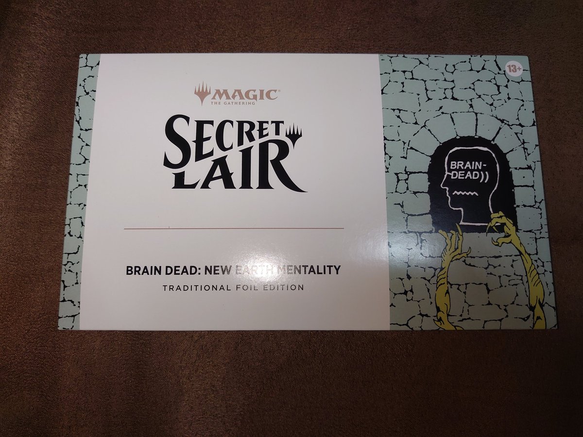 ni_Da0703's tweet photo. 今日の購入品。Secret Lair x Brain Dead: New Earth Mentality Foil Edition
配送時の紛失でサポートに問い合わせて再送してもらったのが無事到着して何より。
また、帰りに近所のコンビニでFAINAL FANTASYのベーシック・ブースターをおつまみ、3パックでバハムートは嬉しいね。 https://t.co/5RpNyeU8GP