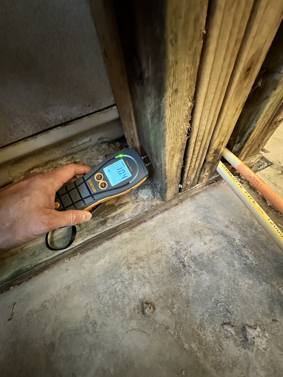 neil1walker1's tweet photo. A broken shower door leaked for months, allowing moisture to spread from upstairs to downstairs. Using moisture meters and years of experience, we located and removed the damaged drywall. https://t.co/5qyk2ibTT7