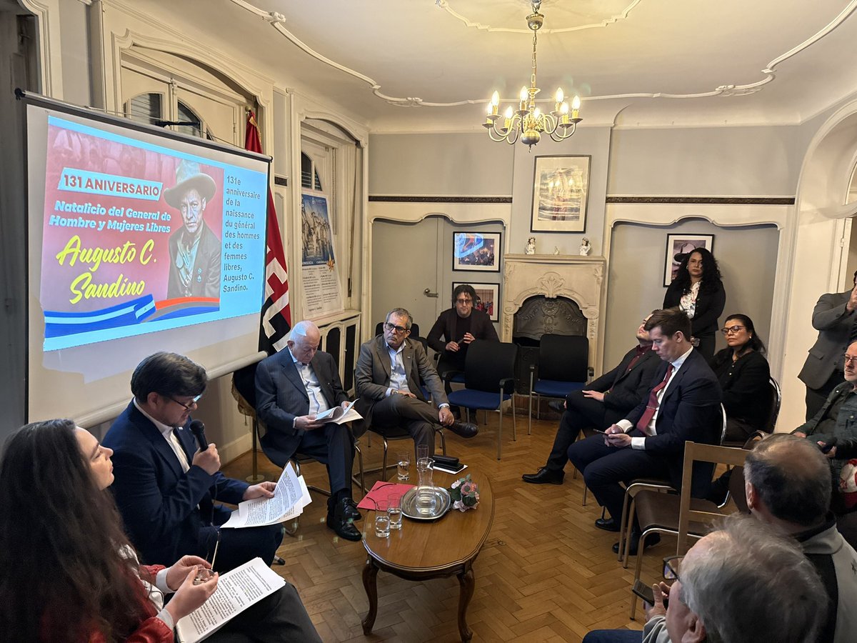 misionven_ue's tweet photo. El embajador Jorge Valero, jefe de la @misionven_ue, participó este 18 de mayo en el conversatorio "Sandino: Pensamiento Vivo", organizado por el Embajador de #Nicaragua, César Castañeda, con motivo del 131° aniversario del natalicio de Augusto César Sandino.

1/3 https://t.co/niuzng0fQa