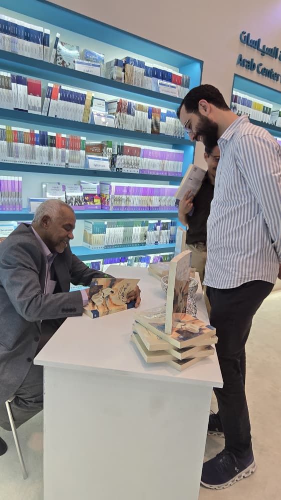 ArabCenter_ar's tweet photo. جانب من تدشين وحفل توقيع عبدالوهاب أحمد الأفندي كتابه "أن تكون سودانيًا: تجليات تاسيتي أرض الأقواس في فضاءات الحداثة"، وذلك بمركز #الدوحة للمعارض والمؤتمرات. https://t.co/xBWt607dxu