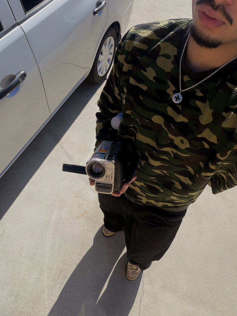 oma_______r's tweet photo. 🥾🪖 https://t.co/NSiEZH0WxI