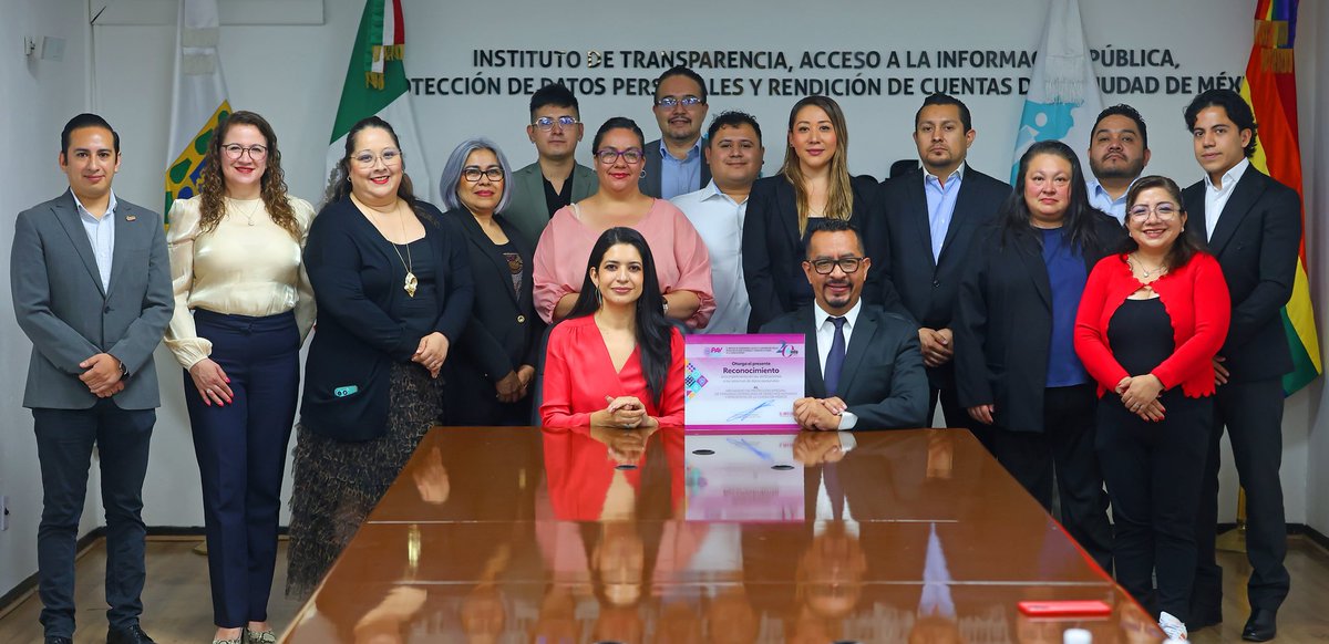 lauraenriquezr's tweet photo. El @InfoCdMex entregó el reconocimiento al Cumplimiento en las Verificaciones a los Sistemas de Datos Personales al @mpicdmx #PAV2025 

Garantizar la protección de los datos personales es clave para una ciudad más segura, transparente y respetuosa de los derechos. 🔐 https://t.co/j1Z54jc1Yf