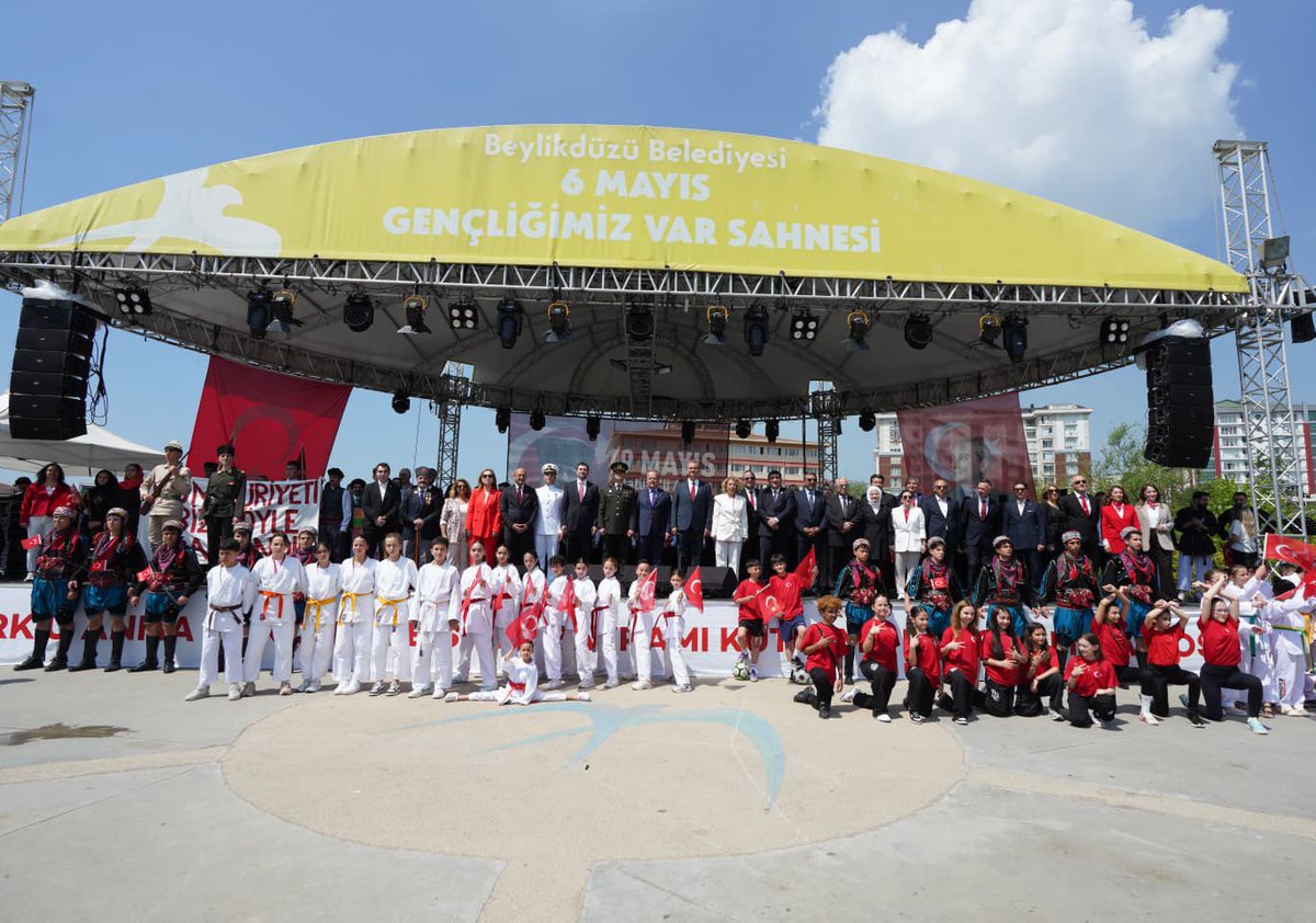 Beylikdzndespor's tweet photo. 🇹🇷19 Mayıs’ın 107. yılı Beylikdüzü’ nde
coşku ve gururla kutlandı!

@OA_BAK @gencliksporbak @GSB_Istanbul @muhittinozby @bulent_karacan_ @TC_Beylikduzu @PnarSaracgsb https://t.co/YITdaPHlLs