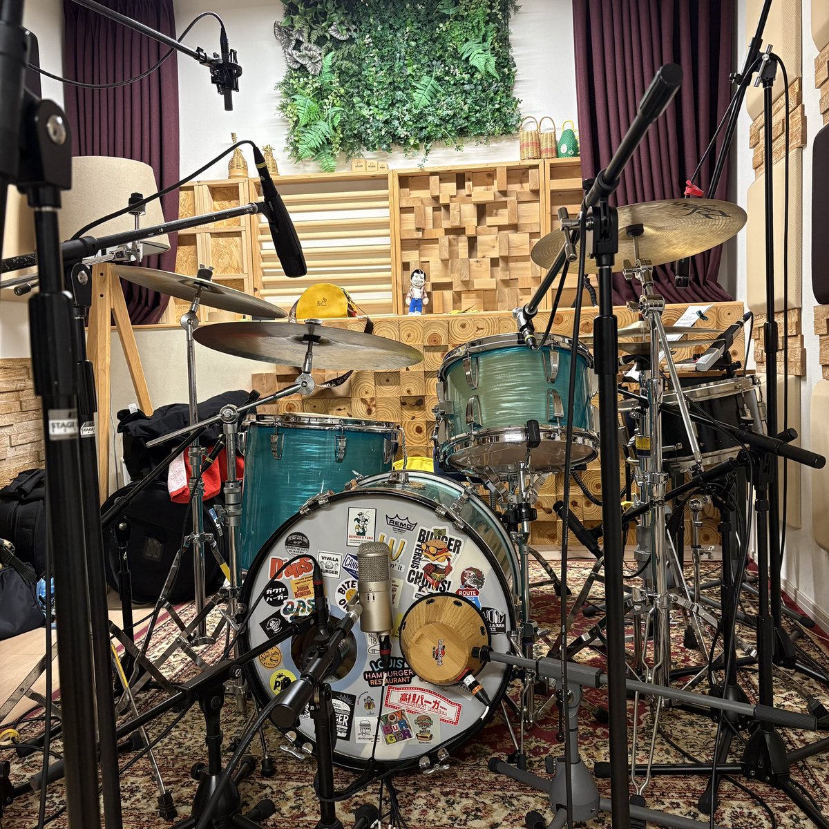 somethinggroove's tweet photo. レコーディング風景をチラ見せ（いやわりと見えてるw） https://t.co/PZSTUpdwuZ
