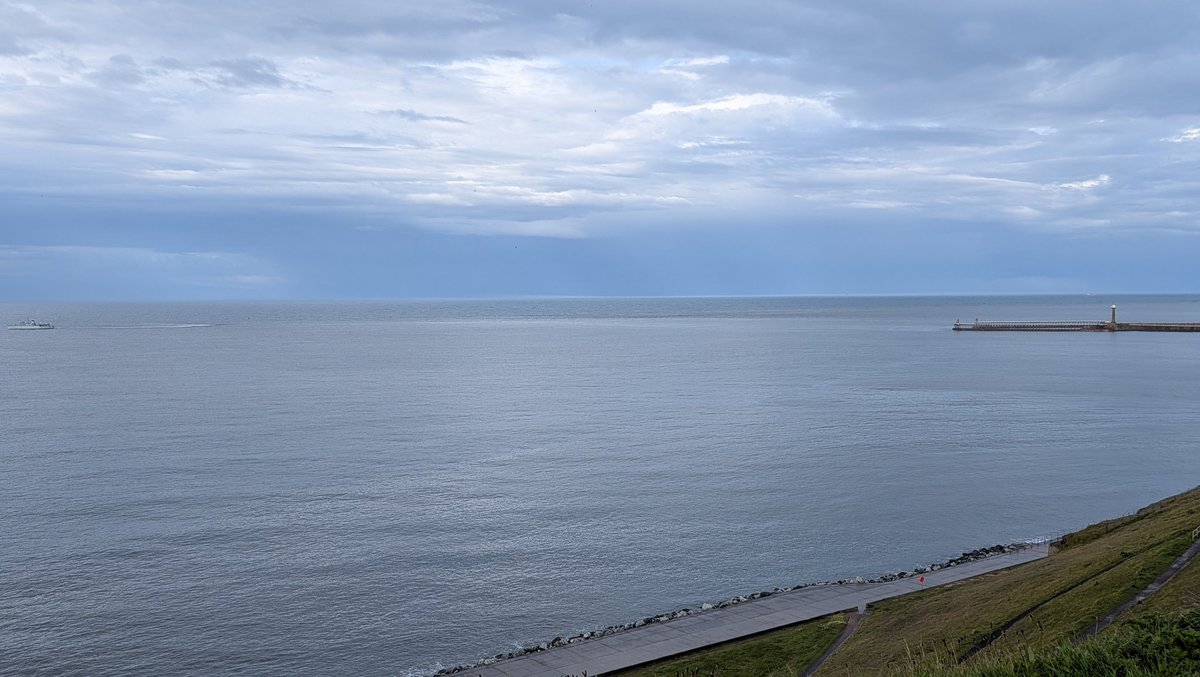 mcnally2201's tweet photo. Warship off Whitby tonight @teesbirds1 @nybirdnews @BBCTees @TeessideLive https://t.co/UHBgyqRQNd