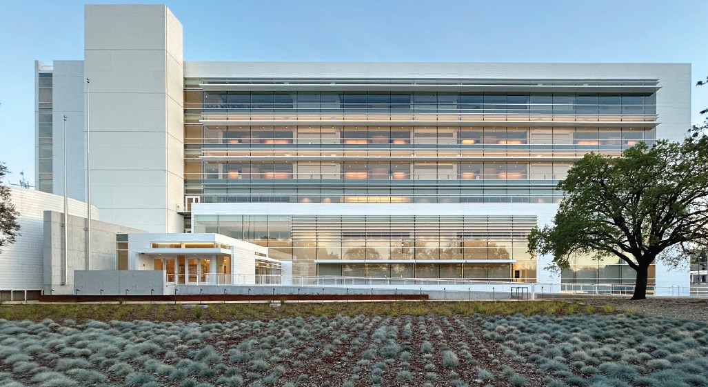 CalCourts's tweet photo. California Chief Justice to Help Dedicate New Sonoma County Courthouse in Santa Rosa: May 29 - new courthouse addresses overcrowding, security, and accessibility issues while improving efficiency by consolidating services: https://t.co/qFIJOinUVj https://t.co/taY18vx2wH