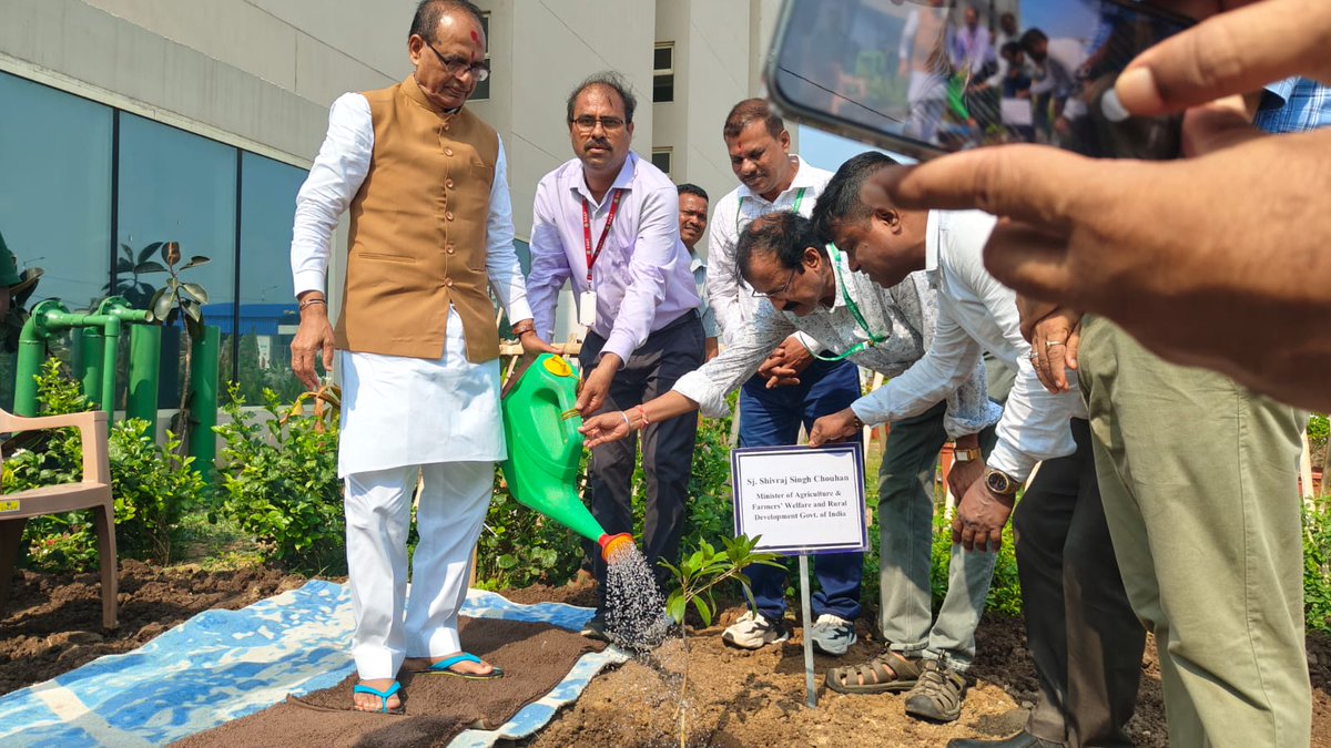 OSSCLtd's tweet photo. Hon'ble Union Minister for Agriculture &amp; Farmers' Welfare &amp; Rural Development Shri Shivraj Singh Chouhan &amp; Hon'ble Chief Minister of Odisha Shri Mohan Charan Majhi inaugurated the Zonal Agriculture Conference 2026 (Eastern Zone) in Bhubaneswar today. https://t.co/fRUGQKz6RX