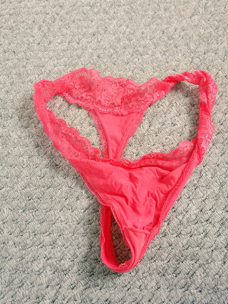 jrusari's tweet photo. She just took it out, it might be a little dirty. 🤭 https://t.co/Si28E31NII