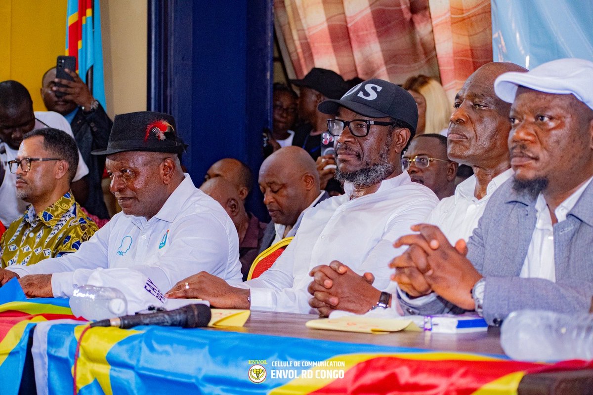 WayaIsaac1's tweet photo. #RDC : La Coalition Article 64 précise :

"Le mandat présidentiel est une mission sacrée qui est limitée à 5 ans, renouvelable une seule fois". https://t.co/MPDd87LIHe