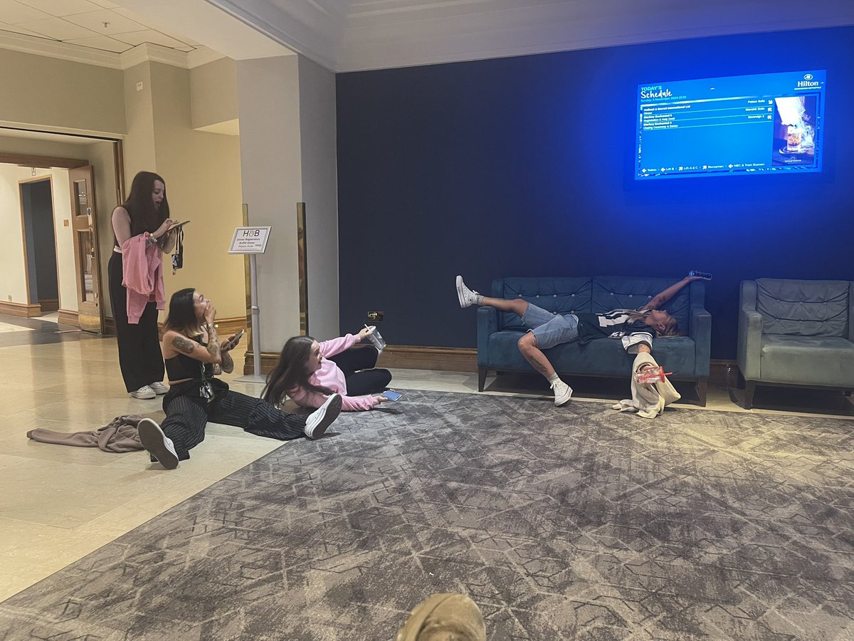 BurgerSwen's tweet photo. 2024 Throwback to our reaction when Lana followed us 😭 https://t.co/7J80pa6dOl