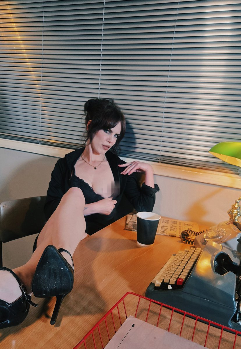 __MistressMiaUK's tweet photo. RT and maybe I'll post the uncensored version. #HighHeels https://t.co/CHPmswrg9x
