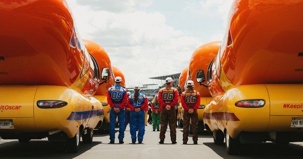 adplugg's tweet photo. Oscar Mayer’s Wienie 500 race returns with new contenders, real coaches, and its first live nationwide broadcast on Fox: https://t.co/fArmmuHOhR #marketing #advertising https://t.co/cfrvhnvbtz