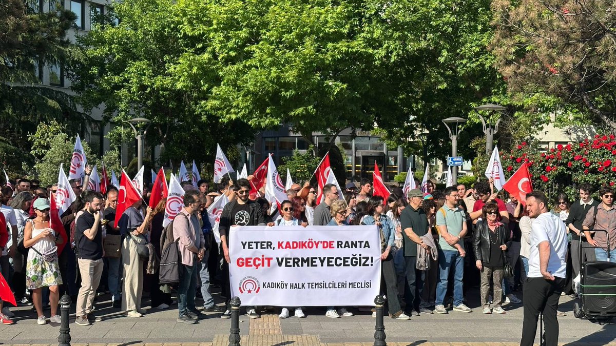 KadikoyHTM's tweet photo. Yeter, Kadıköy’de ranta geçit vermeyeceğiz! Kadıköy Halk Temsilcileri Meclisi üyesi Gülsün Gökalp basın açıklamasını okudu. Sanatçı Orhan Aydın ve Kadıköy HTM sözcüsü Fulya Girginer konuştu. https://t.co/CbaNOwffTH