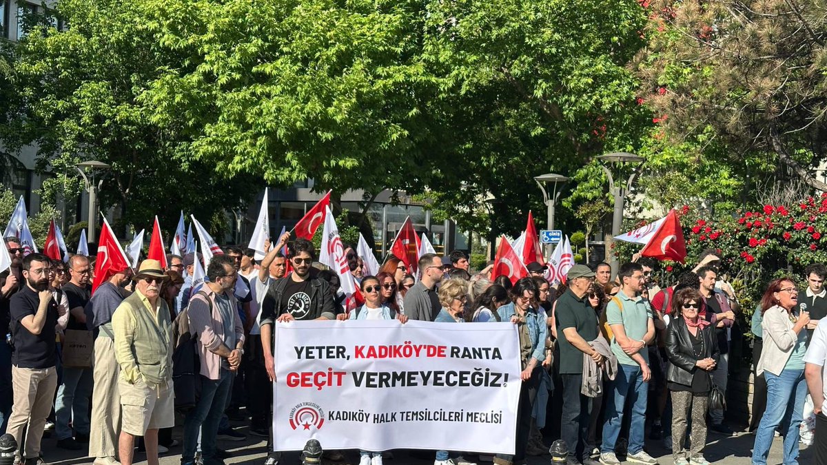 KadikoyHTM's tweet photo. Yeter, Kadıköy’de ranta geçit vermeyeceğiz! Kadıköy Halk Temsilcileri Meclisi üyesi Gülsün Gökalp basın açıklamasını okudu. Sanatçı Orhan Aydın ve Kadıköy HTM sözcüsü Fulya Girginer konuştu. https://t.co/CbaNOwffTH