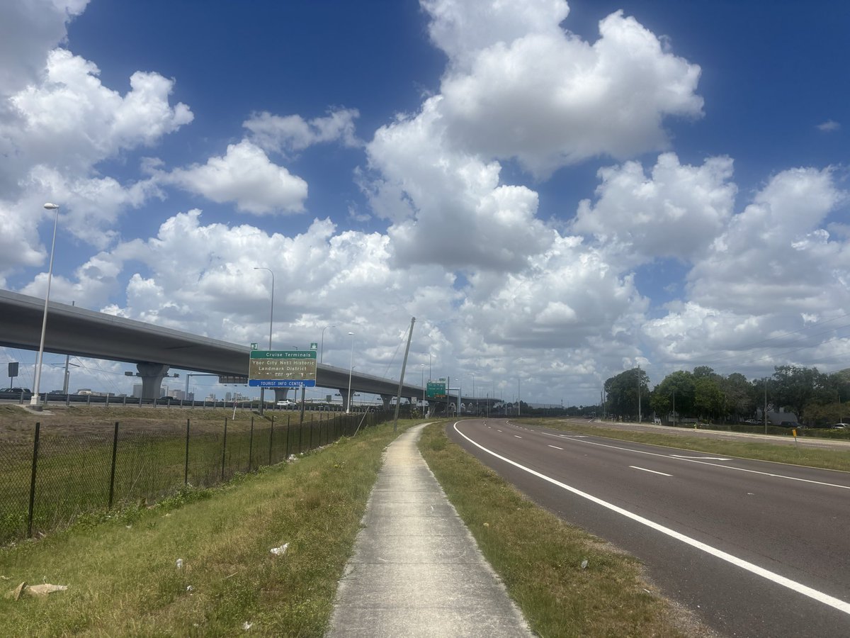 justrunfuller's tweet photo. Been hoping to snag this 8 miler for a while now around McKay Bay in Tampa. Can’t say it’s a very scenic route, it’s mostly overgrown city sidewalks surrounded by traffic and reflecting heat. https://t.co/NIvZ1SxnHb