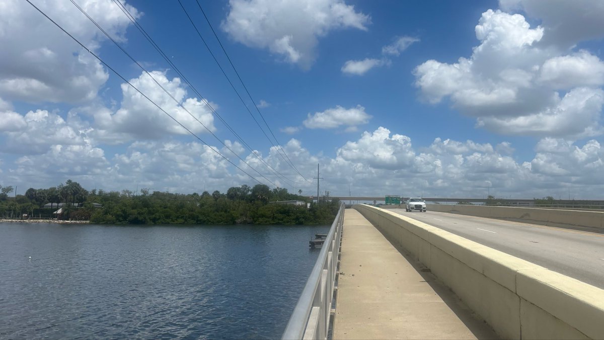 justrunfuller's tweet photo. Been hoping to snag this 8 miler for a while now around McKay Bay in Tampa. Can’t say it’s a very scenic route, it’s mostly overgrown city sidewalks surrounded by traffic and reflecting heat. https://t.co/NIvZ1SxnHb