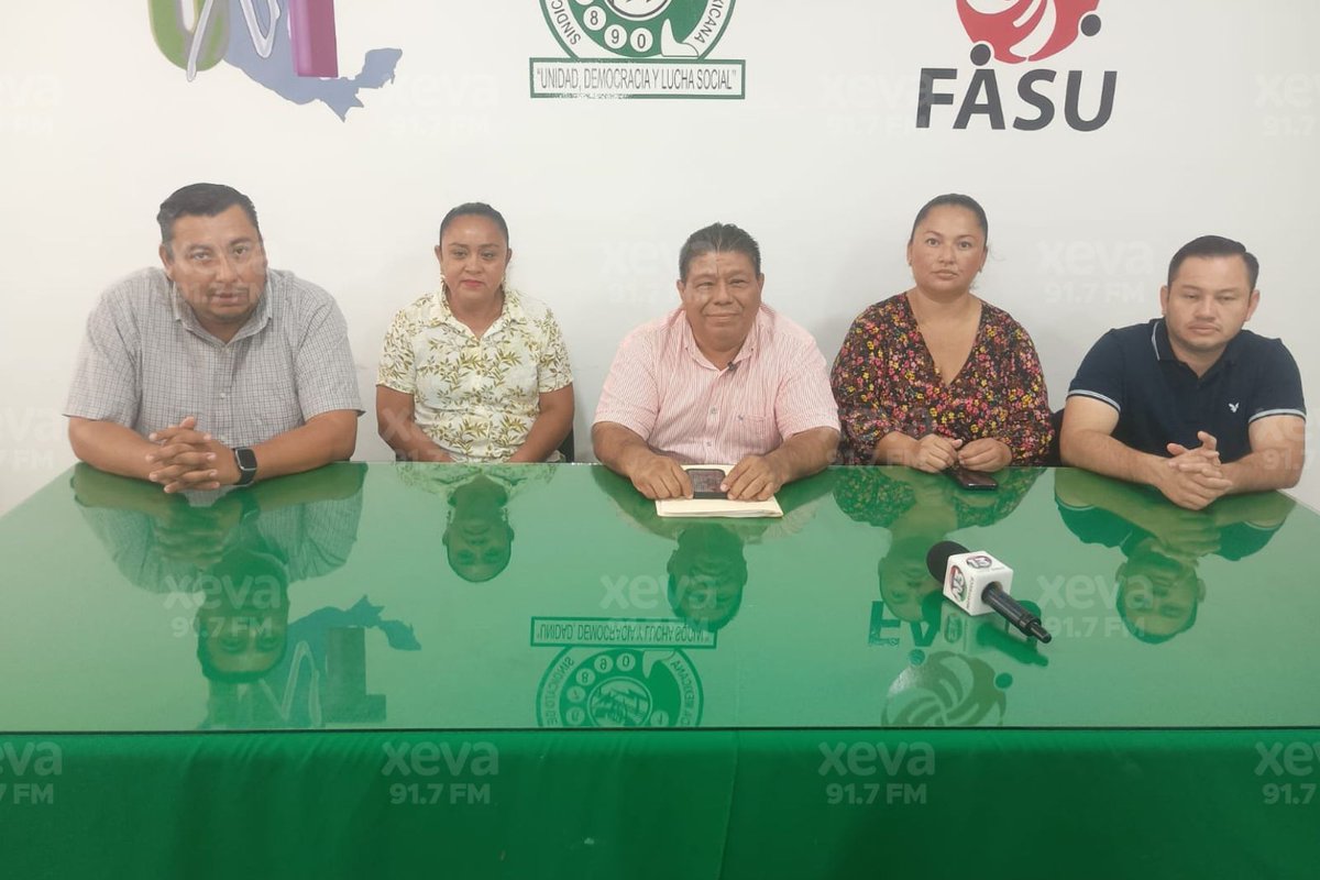 XEVATabasco's tweet photo. 🗣 #Entérate | El dirigente sindical del #CECYTE Candelario García Torres, denunció presunta persecución política sindical por parte de la dirección general del #subsistema.
Señaló que cuatro integrantes del comité han sido #despedidos y se han iniciado procedimientos en contra de otros miembros de la dirigencia sindical.
Vía: Cinthía Pérez
#XEVA #Noticias #Tabasco #Radio