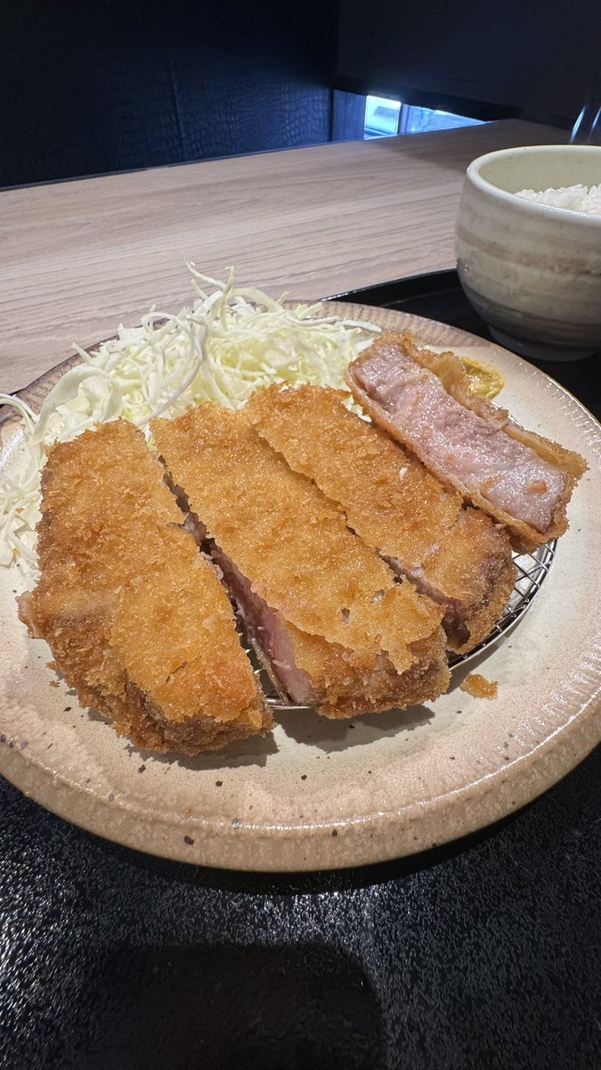yuji02090705's tweet photo. ５月１８日に燕市吉田にニューオープン
厚切りとんかつ
揚野勝三郎　新潟県燕市吉田２７５６ー１
厚切り特上とんかつ定食200g（ご飯大盛り）　１８２０円
鬼にぼ吉田店の同じ敷地内にあります。
佐藤食肉ミートセンターのリブロースは美味かった https://t.co/UnUk1COOah