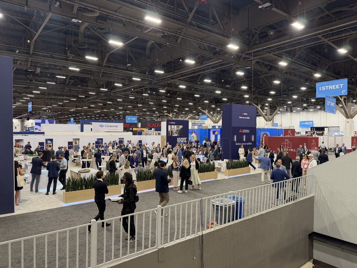 markpetrone's tweet photo. Deals Deals Deals @ICSC https://t.co/ujIEUOhRbF