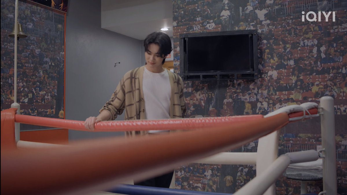 CognacGirlCG's tweet photo. What is this bed and why can you see the ideas he has about it. 😭🤣

#MagicMoveEP5 https://t.co/t3WdJjRo8S