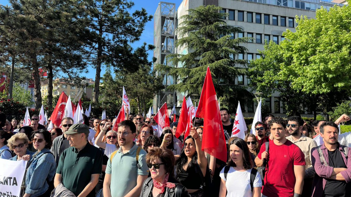 KadikoyHTM's tweet photo. Kıyı kullanım hakkımızdan, temiz deniz hakkımızdan, ferah ve ulaşılabilir kent merkezi hakkımızdan vazgeçmiyoruz. Böylesi çıkar projelerini icat eden AKP’den ve bunun bir parçası haline gelmiş yerel yönetimden hesap sorduk! https://t.co/dPmWmP0LpL