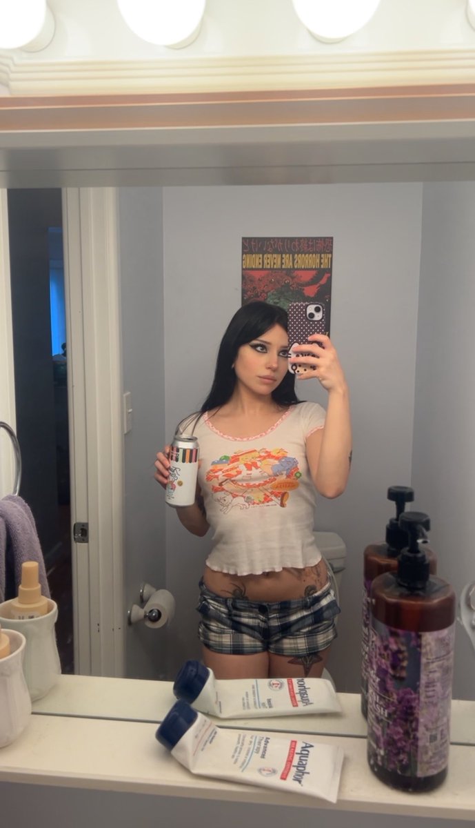 vicki tweet media