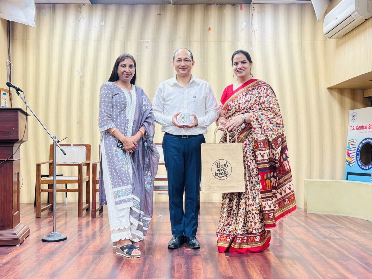neeza_singh's tweet photo. Organised Awareness session in the Library today on ‘Solid Waste Management (According to new 2026 rules)’
Resource person: Dr Sumit Arora, Sociologist and Climate Change Leader #SolidWasteManagement
#climatechange @ALALibrary @OCLC @iflawlic https://t.co/RfYhAQJsiG