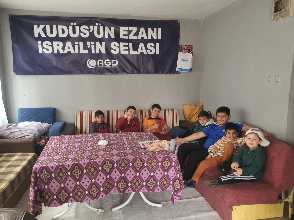 agdafyon's tweet photo. Afyonkarahisar’da bu haftaki Kaşif Buluşmalarımızda hem eğlendik hem öğrendik. Gündemimiz oldukça renkli ve derindi.
📌 Ortaokullu kardeşim, sen de bu buluşmaların bir parçası olmak ister misiniz? https://t.co/49LfF5O2Vc