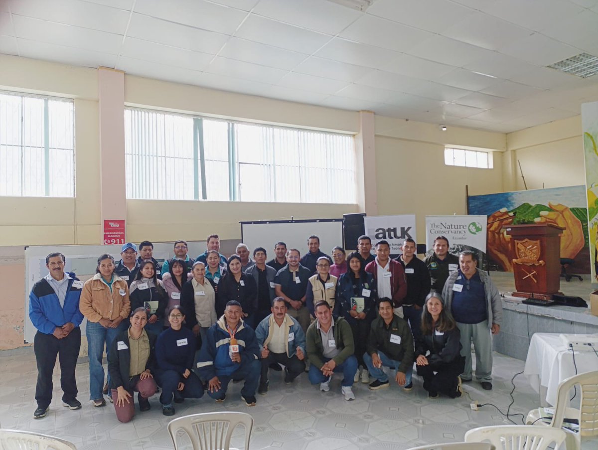 ATUK_ce's tweet photo. Estuvimos en Sucumbíos, EC 🇪🇨 , en la Parroquia La Bonita, facilitando el Taller "Construyendo el Modelo Financiero para la Sostenibilidad del Área de Protección Hídrica (APH) Aguarico, Chingual y Cofanes".

En alianza con @TNCEcuador y el Ministerio @EcuadorMAE Zonal 9. https://t.co/TVyZbFj4D0