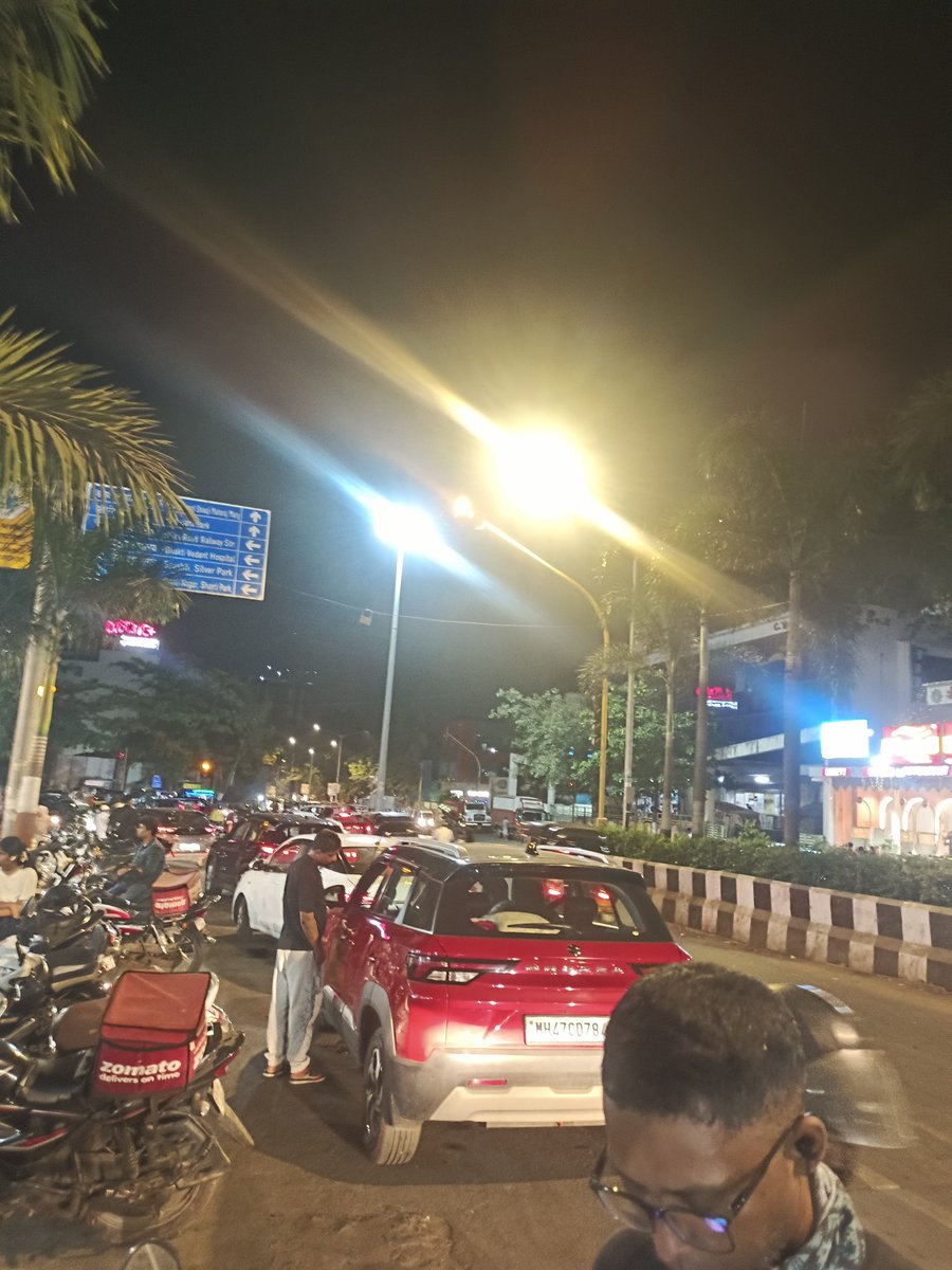 KhanHzb's tweet photo. Location: - Mira Road / Delta Garden Kashimira 
Public faces daily traffic issues here due to:
Baba Falooda – Customers park cars on the roadside.
Sterling Hall – No proper parking space for guests.
Kindly take necessary action to solve this issue.
@DGPMaharashtra
@CMOMaharashtra https://t.co/itur4fEF6V