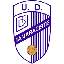 MinutoInvisible's tweet photo. Para entender lo que se está jugando la UD Tamaraceite este mes, hay que saber que hace poco más de una década este club prácticamente no existía.
La historia de este equipo es de las más bonitas del fútbol de barro. Tras años desaparecido, el club se reactivó en 2013 en Segunda Regional. Lo que pasó después fue un cohete: encadenaron ascensos casi consecutivos con una filosofía única. En lugar de talonario, se convirtieron en el refugio de veteranos ilustres de Primera y Segunda que querían volver a casa. Nombres como David García o los gemelos Suárez convirtieron el césped del Juan Guedes en una escuela de fútbol de altos quilates.
Así llegaron a tocar el cielo disputando la mítica temporada 2020/21 en la antigua Segunda B y jugando una Copa del Rey histórica ante el Granada.
Miras la clasificación actual y la igualdad asusta: empatados a 63 puntos con todo un clásico como el CD Mensajero. Tras el zarpazo del 2-0 en la ida, les toca viajar a La Palma para defender la ventaja en un terreno tan bonito como durísimo. El fútbol modesto les debe otra página de gloria.
Aficionados canarios: ¿Logrará el Tamaraceite resistir el empuje en el Silvestre Carrillo o habrá épica local? Les leo. 🔵⚪️
Sigan a @MinutoInvisible para descubrir estas joyas ocultas del fútbol de siempre.
#Tamaraceite #CDMensajero #TerceraFederacion #PlayOff